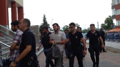 Aralarında Rütbelilerin De Bulunduğu 25 Polis Adliyede