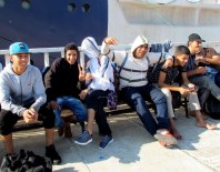HAMİLE KADIN - Ege Denizi'nde Onlarca Sığınmacı Son Anda Kurtarıldı