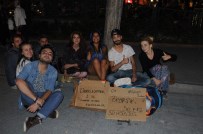 Türkiye'yi Dolaşıp 1 Lirayla Dert Dinliyorlar