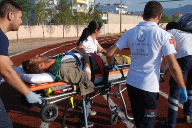 Üzerine İş Makinesi Devrilen İşçi Yaralandı