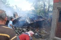 AHŞAP EV - Yaşlı Kadını Yangından Komşuları Kurtardı