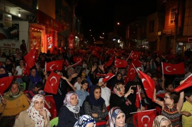 Belediye Başkanı Mehmet Ekinci Viranşehir'de Demokrasi Nöbetine Katıldı