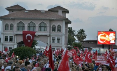 CHP'liler Cumhuriyet Ve Demokrasi Yürüyüşünde Buluştu