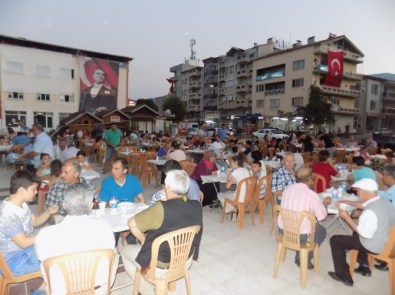 Karacasu SYDV'den Demokrasi Nöbetinde Pilav Ayran İkramı