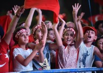 Mersin'de Demokrasi Nöbetleri Sürüyor
