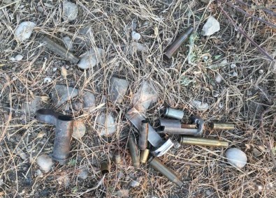 Otomobilden Atılan Çantadan Mühimmat Çıktı