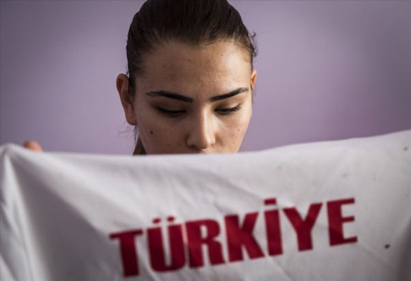 'Üzerine kan bulaşan milli formamı saklayacağım'