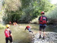 Azgın Sularla Boğuşup Kocasu Vadisi'ni Yüzerek Geçtiler