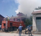 Baskil'de Çatı Yangını