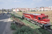 MAKINIST - Batman'da Trenin Çarptığı Motosikletli Çocuk Öldü