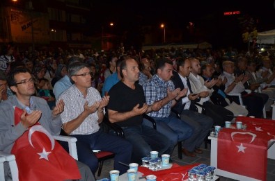 Bozüyük Demokrasi Nöbeti'nin 21. Gününde İlahiler Okundu, Şehitlerimiz İçin Dualar Edildi