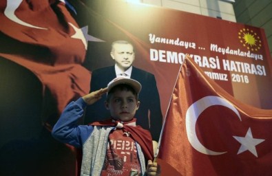 Darbe Ve Darbecilere Karşı Milletimiz Tek Yumruk