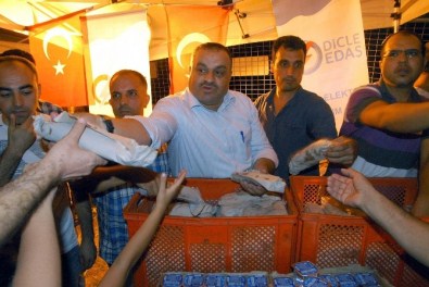 Dicle Elektrik'ten Demokrasi Nöbetine Destek