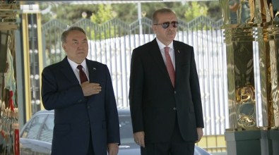 Kazakistan Cumhurbaşkanı Törenle Karşılandı