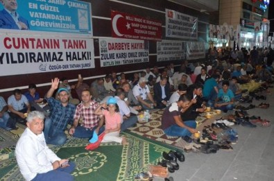 Tatvan'da Demokrasi Nöbeti Devam Ediyor