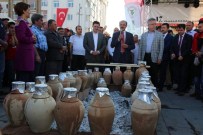 LOKANTACILAR ODASI - Yozgat Sürmeli Kültür Ve Sanat Etkinliklerinde Vatandaşa Testi Kebabı İkram Edildi