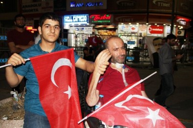 ALS Hastasından Demokrasi Nöbetine Destek