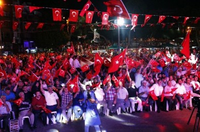 Antalya'da Demokrasi Nöbeti Aralıksız Devam Ediyor