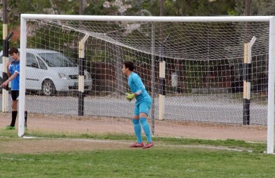 Genç Kaleci Hastalığını 90'Dan Çıkardı