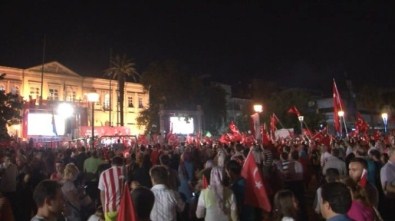 İzmir'de Demokrasi Nöbeti 22'İnci Gününde