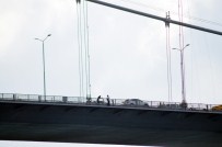 Şehitler Köprüsü'nde Türk bayraklı intihar girişimi