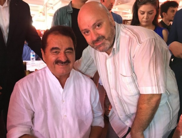 Sanatçılar 5 vapurla Yenikapı'ya gitti