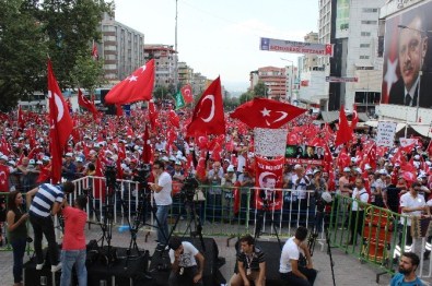 65 Bin Kişi Bursa 15 Temmuz Demokrasi Meydanı'na Akın Etti