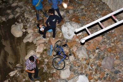 Bisikletiyle Harşit Çayı'na Düştü