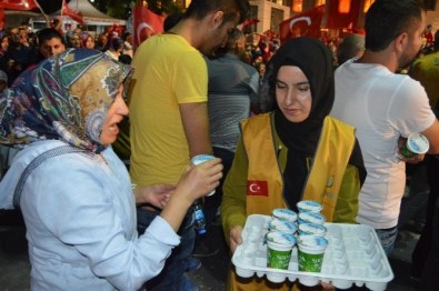 İYİLİKDER'den Ayran İkramı