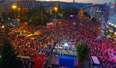 Uşak'ta Binlerce Kişi Tek Yürek Oldu