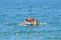 HAFTA SONU TATİLİ - Zonguldak'ta Sıcaktan Bunalan Vatandaşlar Plajlara Akın Etti