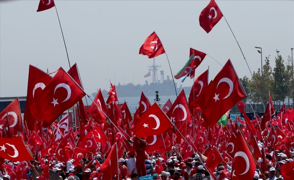 Savaş gemileri Yenikapı mitinginde güvenliği sağlıyor