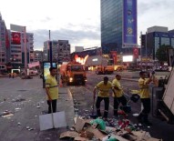 DEMOKRASİ NÖBETİ - Ankara Büyükşehir'den Miting Meydanlarında Temizlik