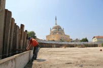 KULLAR - Kullar Semt Meydanında Temel Kalıp Çalışması