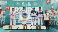 MEHMET GÜNEY - Yalovalı Karateciler Erzurum'da 5 Madalya Kazandı