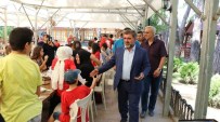 CAFER ÖZDEMIR - Başkan Özdemir Gençleri Yemekte Ağırladı