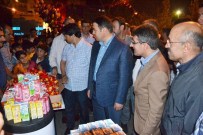 DEMOKRASİ NÖBETİ - Demokrasi Nöbetçilerine Süt Ve Kek Dağıtıldı