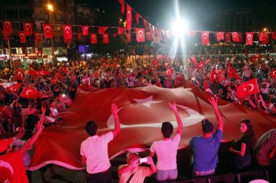 Demokrasi Şöleni Antalya'da Kaldığı Yerden Devam Ediyor