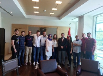 Moldova Amerikan Üniversitesi'nde Bulunan GAÜ Öğrencileri, Büyükelçi Kartal'ı Ziyaret Etti