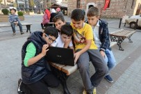 KEMAL İLHAN - Yıldırım'da Ücretsiz İnternete Büyük İlgi