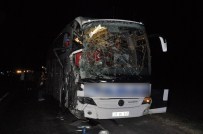 Yozgat'ta Yolcu Otobüsü İle Biçerdöver Çarpıştı Açıklaması 5 Kişi Yaralandı