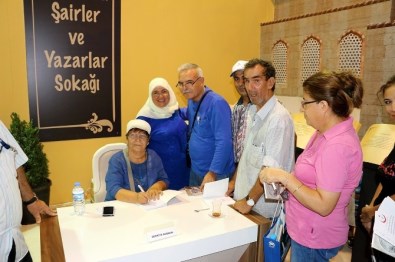 Bedriye Aksakal Okurlarıyla Buluştu