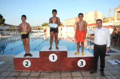 Çan Yüzme Yarışmalarında Muhteşem Final