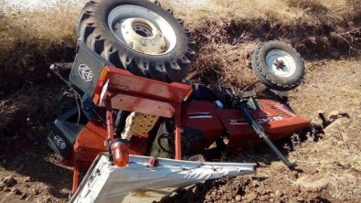 Devrilen Traktörün Altında Kalan Çocuk Hayatını Kaybetti