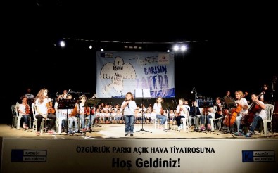 Kadıköy'de Çocuklar 'Barış' İçin Şarkılar Söyledi