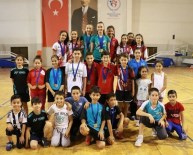 MAMAK BELEDIYESI - Mamaklı Badmintonculardan 11 Madalya