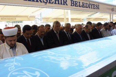 Milli Görüş Onursal Başkanı Yavuz Çelik'in Annesi Son Yolculuğuna Uğurlandı