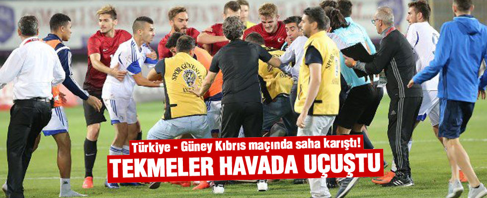 Türkiye - Güney Kıbrıs maçında saha karıştı! Tekmeler havada uçuştu...