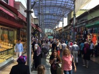 OKUL ALIŞVERİŞİ - Bursalılar Bayram Alışverişi İçin Çarşıya Akın Etti