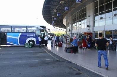 Samsun'daki Otobüs Terminalinde Sessiz Bayram